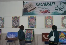 Indonesian Student Calligraphy Displayed at International Festival