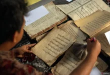 Trenggalek Educator Preserves Rare 19th-Century Islamic Manuscripts