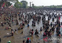 Thousands Join Klaten’s Memet Ikan Festival for Regency Anniversary