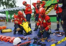 Australian Rescuers Learn Underwater Rescue from Indonesian Teams