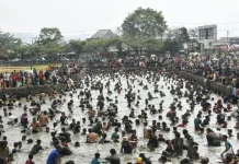 Sumedang Celebrate Independence Day with Ngagogo Lauk Fish-Catching Event