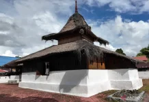 Old Wapauwe Mosque Preserved by Maluku Customary Law