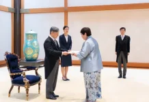 Indonesian Ambassador Presents Credentials to Japanese Emperor