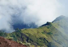 Mount Rinjani Reopens with Strict Limits to Prevent Forest Fires