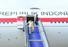 Prabowo Welcomed by Indonesian Students at Eastern Economic Forum
