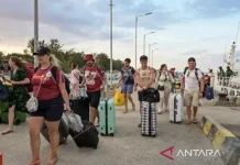 Clean Water Crisis Forces Hundreds of Tourists to Leave Gili Trawangan Early