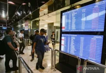 Mount Anak Krakatau Ash Extends Closure of Six Airports