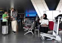 Indonesia Offers Free Stay Permits for Krakatau-Stranded Foreigners