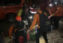 SAR Team Safely Evacuates Chinese Climber Injured on Mount Rinjani