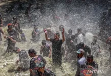 Ngawi’s Keduk Beji Ritual Draws Thousands to Sacred Spring