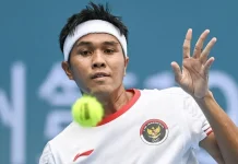 Rifqi Fitriadi Sets Up Quarterfinal Bid with Straight-Sets Victory