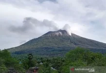 PVMBG Enforces Two-Kilometer Exclusion Zone at Mount Lewotolok