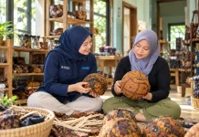 Javanese Blangkon Craft Survives Modern Era Supported by PNM Mekaar
