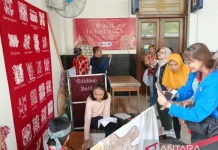 Sukabumi Station Invites Passengers to Explore Batik-Making on National Batik Day