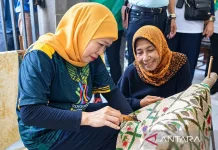 East Java Celebrates Batik Day with 'Batik Berlayar' River Event