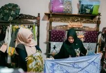 Young People Encouraged to Drive Batik Industry Development