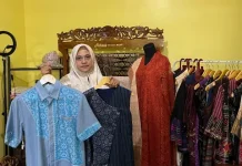 Reihani Transforms Batak-Malay Weaving into Modern Fashion