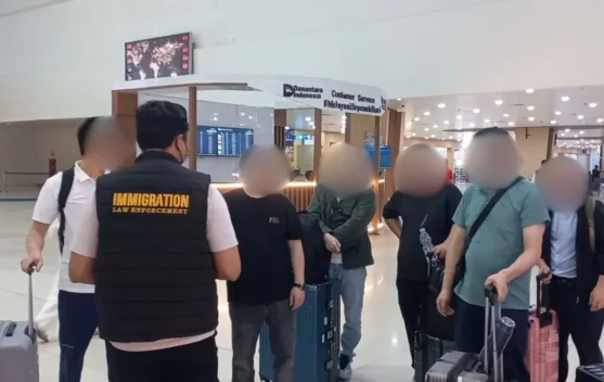 Surabaya Immigration Deports Eight Chinese Nationals Over Work Permit Violation