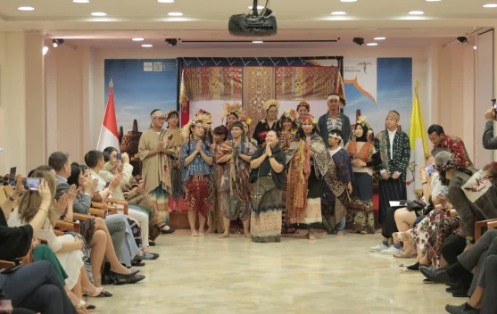 Rome Showcases Eco-Friendly Wastra Nusantara Fashion