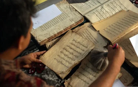 Trenggalek Educator Preserves Rare 19th-Century Islamic Manuscripts