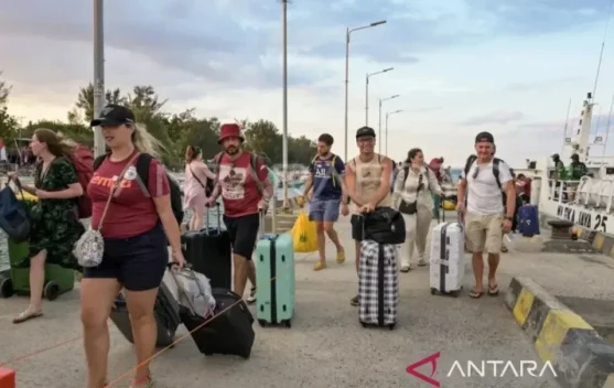 Clean Water Crisis Forces Hundreds of Tourists to Leave Gili Trawangan Early
