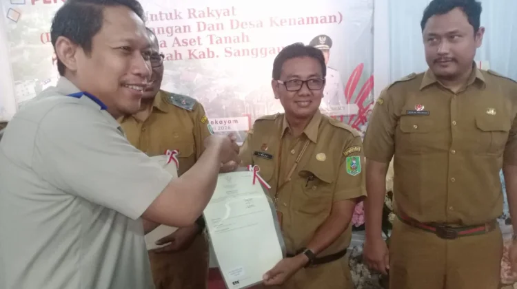 Kantor Pertanahan Sanggau Serahkan Sertifikat Aset Pemda