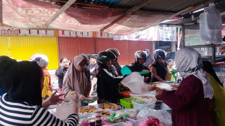 Warung Takjil Ramadan di Sekayam Mulai Dipadati