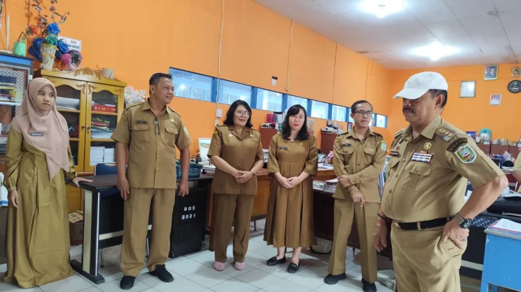 Gerakan Indonesia Asri, Bupati Ontot Sidak Sekolah