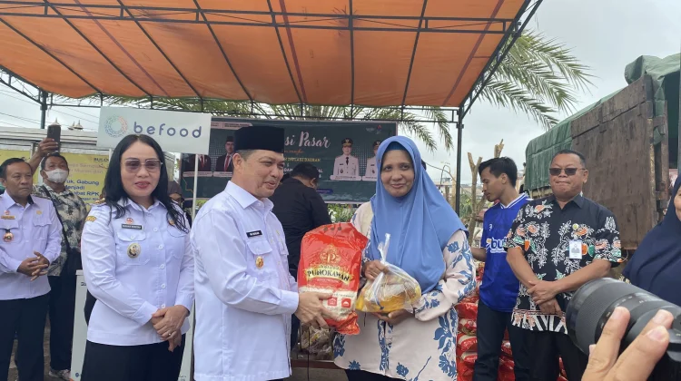 Pasar Murah Pemprov Kalbar Tekan Inflasi di Sanggau
