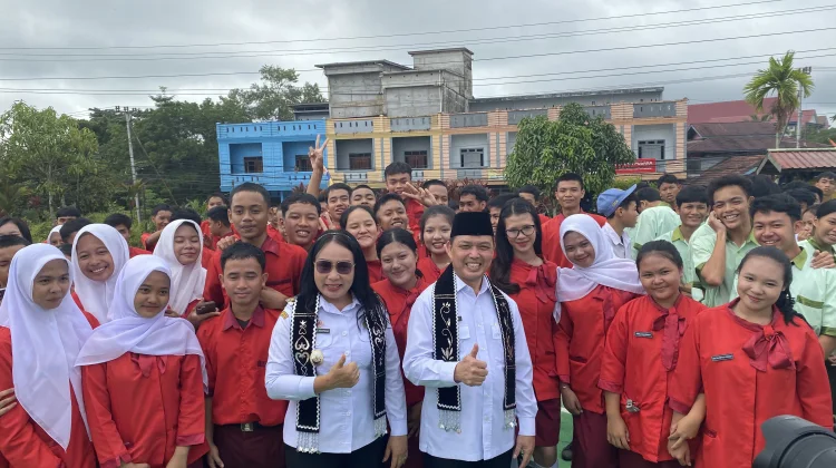 Gubernur Norsan Perkuat Kesejahteraan Guru di Sanggau