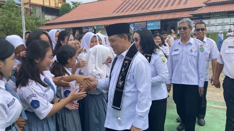 Gubernur Norsan Minta Pelajar Sanggau Belajar Maksimal