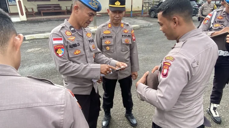 Kapolsek Sekayam Instruksikan Personel Jauhi Judol dan Narkoba