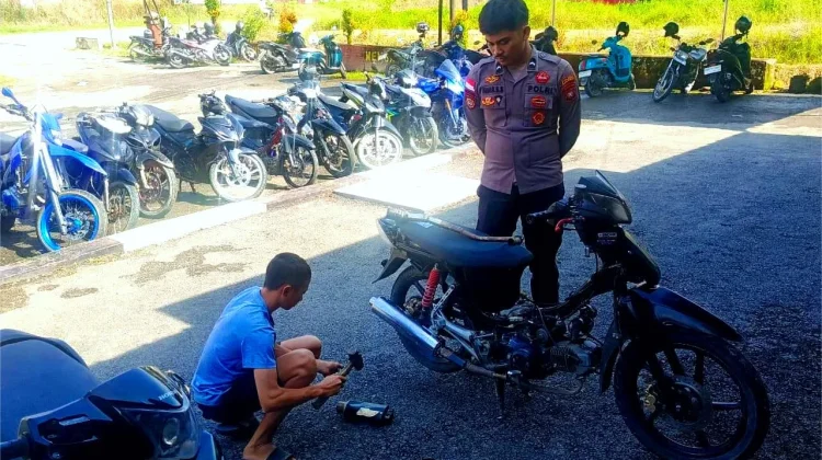 Puluhan Knalpot Brong Ditindak Polsek Sekayam