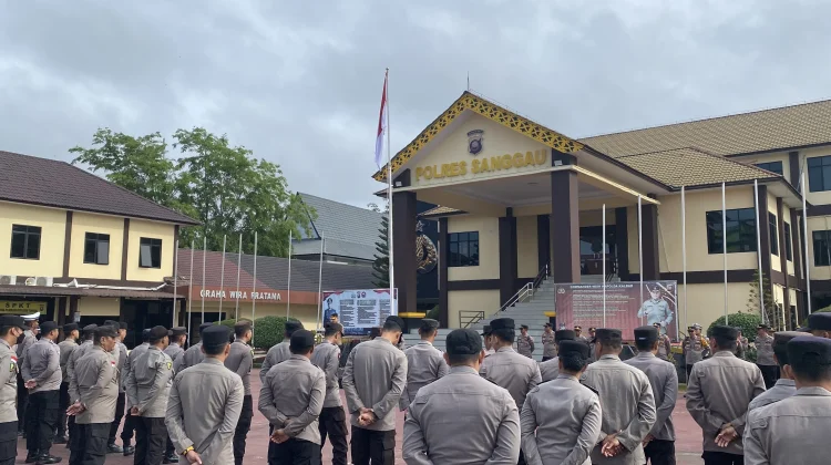Polres Sanggau Siagakan Personel Kawal Tradisi Cuci Jalan