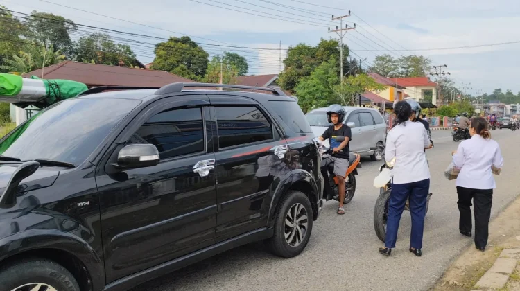 DWP RRI Entikong Berbagi Takjil Gratis di Sanggau