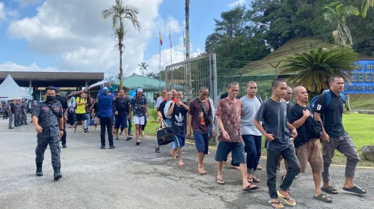 Ratusan Pekerja Migran Dideportasi dari Malaysia Melalui Entikong