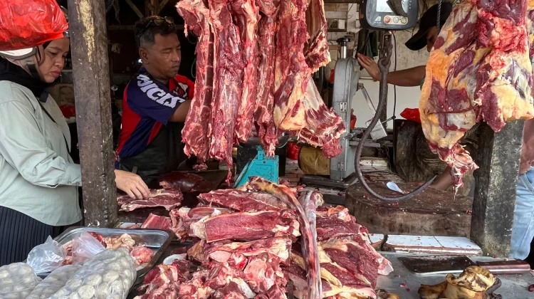 Harga Daging Sapi di Pasar Senggol Sanggau Naik