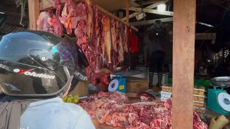 Warga Sanggau Keluhkan Harga Daging Sapi Naik
