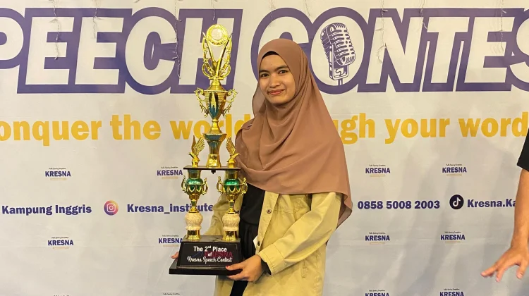 Kisah Guru Muda Berani, Mulai dari Nol Belajar Bahasa Inggris hingga Raih Prestasi