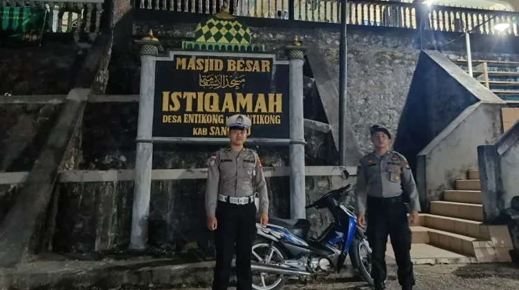 Polsek Entikong Amankan Salat Tarawih Selama Ramadan