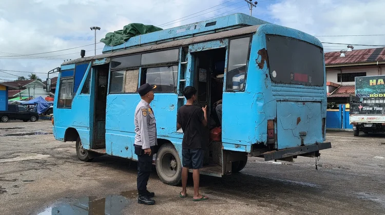 Pemudik di Terminal Seroja Sanggau Naik