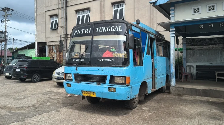 H-1 Lebaran, Penumpang Bus Balai Karangan Naik