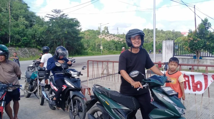 BBM Telat Datang, Antrean Memanjang di SPBU Entikong