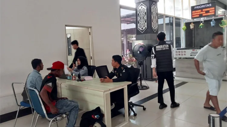 Imigrasi Entikong Tolak Puluhan Pengajuan Paspor