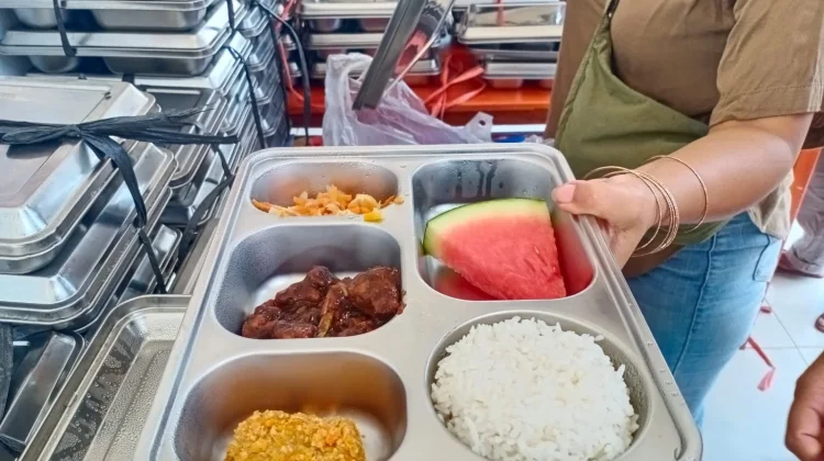 Posyandu Entikong Bagikan MBG untuk Kelompok Rentan