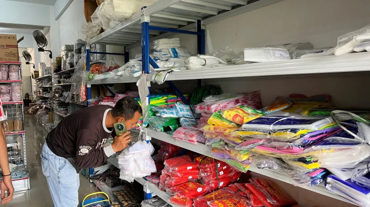 Harga Plastik Naik, Warga Sanggau Kurangi Pemakaian