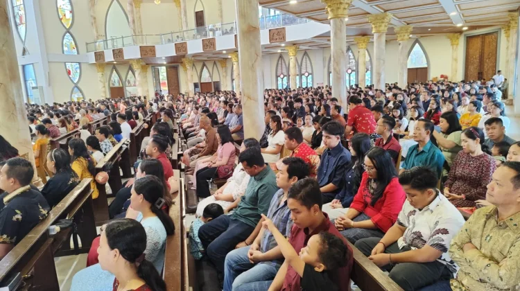 Umat Katolik Sanggau Rayakan Paskah Penuh Syukur