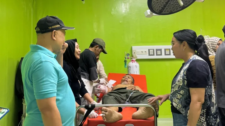 Wabup Susana Jenguk Korban Kecelakaan Damri di RSUD Sanggau