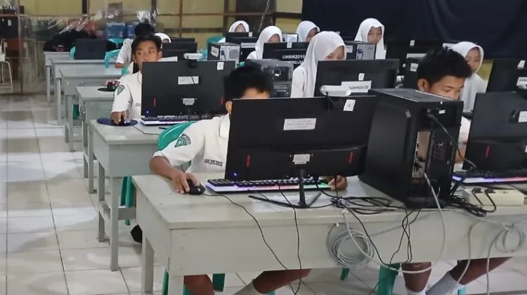 Pemerintah Terus Perkuat Digitalisasi Sekolah di Sanggau
