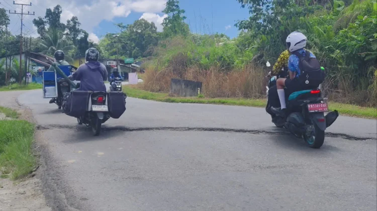 Bupati Ontot Minta Kementerian PUPR Tangani Patahan Tanjakan Semboja